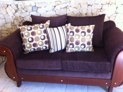 Vendo Este Sofa Para dos PersonasTamaño Med - Imagen 2